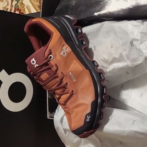 On running Cloudventure Waterproof, hazel mulberry, Women's US 6 Medium